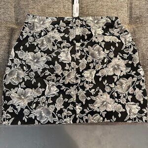 Steve Madden Black Floral Mini Skirt Size 0 NWT